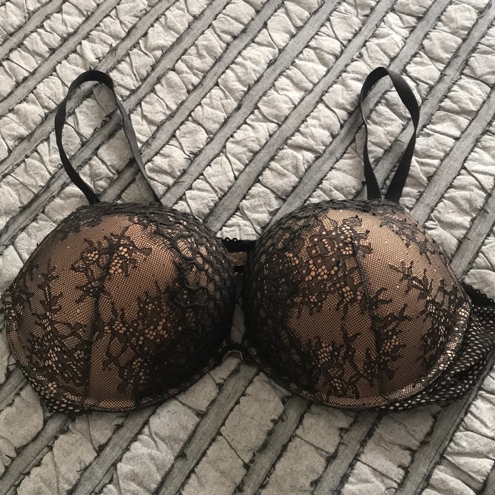 38c black lace Victoria’s Secret Bombshell Bra
